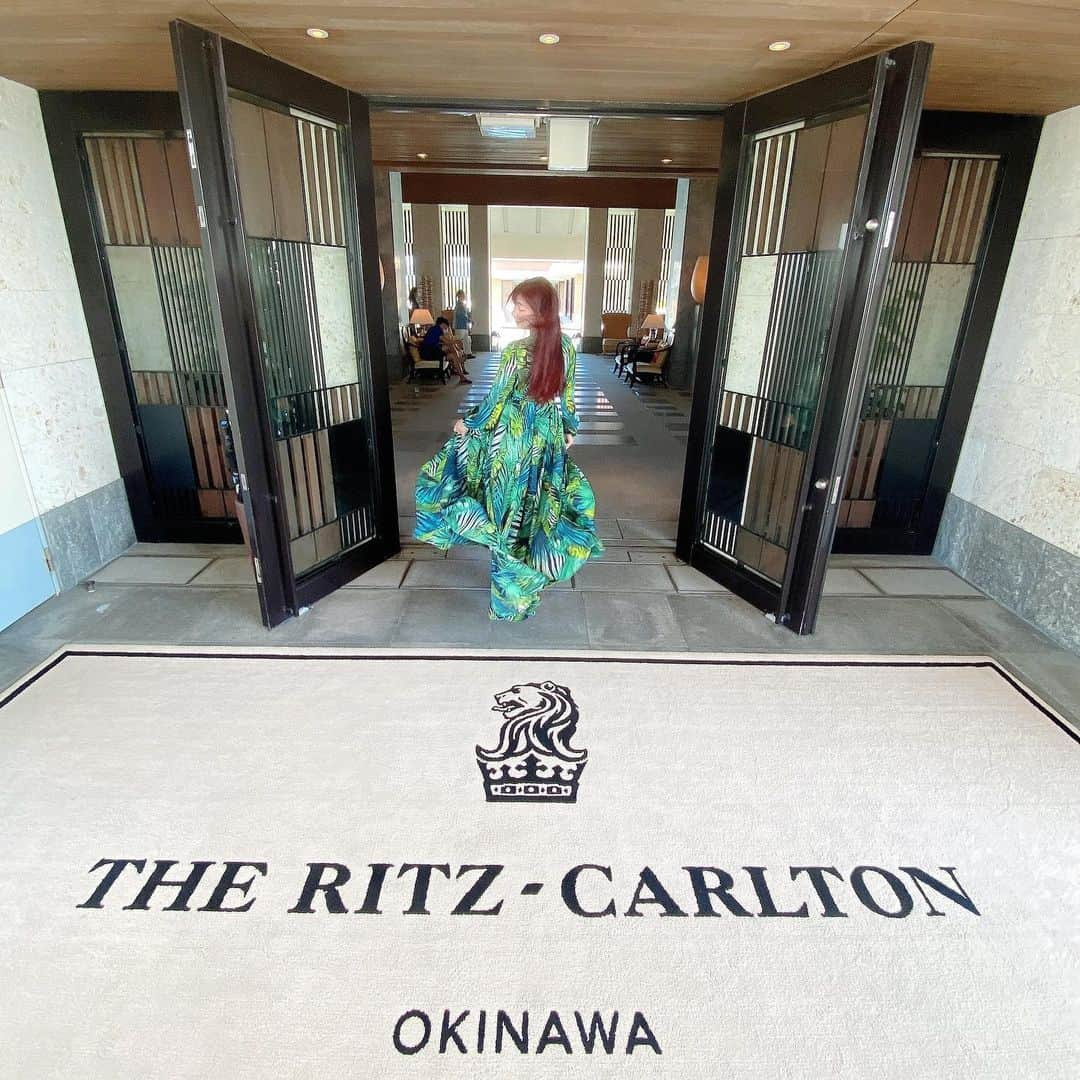 ツナマヨのインスタグラム：「インスタ女子の真似した痴女  #リッツカールトン沖縄 #沖縄#ritzcarltonokinawa #ritzcarlton #bubblebath #perrierjouët」