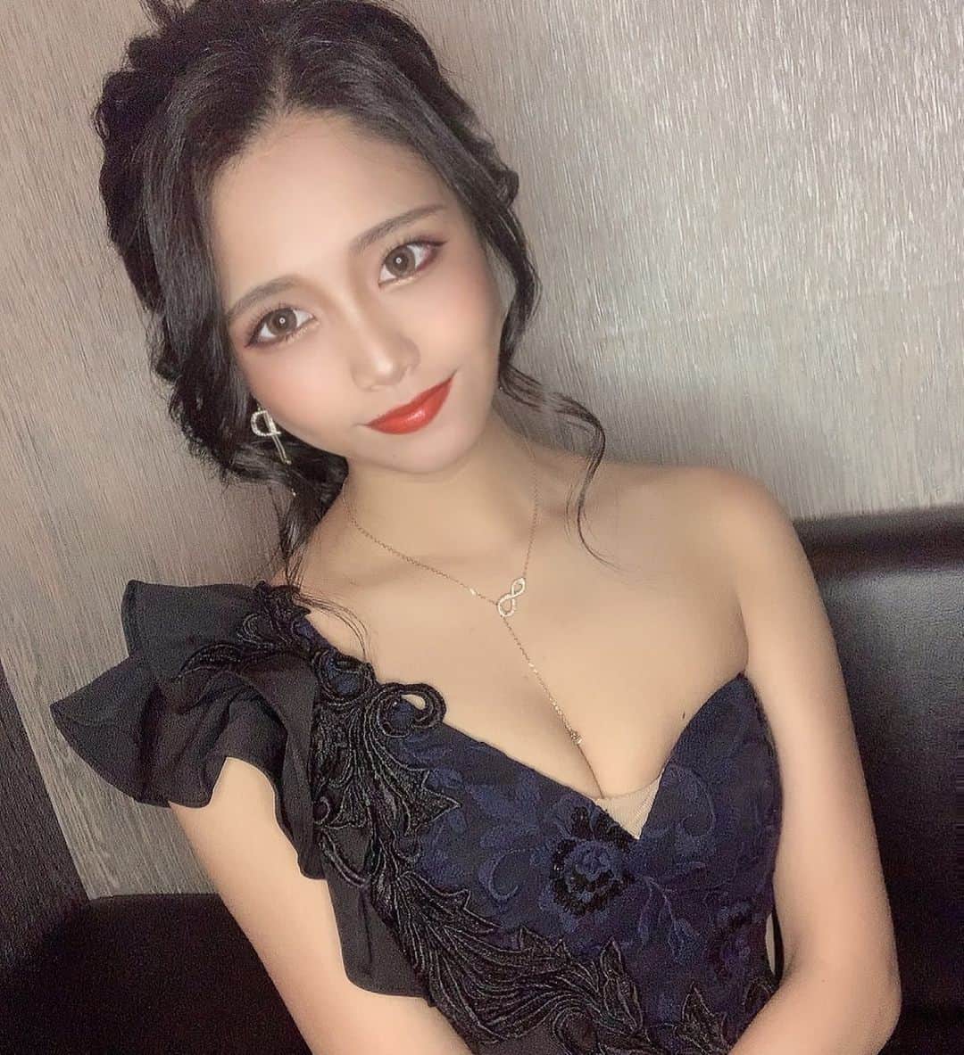 早乙女みれいのインスタグラム：「. . ドレス可愛い👗 知る人ぞ知る伝説のドレスww . . #福岡#博多#中洲#西中洲#天神 #キャバクラ#キャバ嬢#ラウンジ #ガールズバー#すすきの#歌舞伎町 #錦#ミナミ#北新地#博多美人 #アイドル#グラビア#ハーフモデル #サロモ#AV女優#可愛い #followme #fashion#makeup #gym#workout#model」