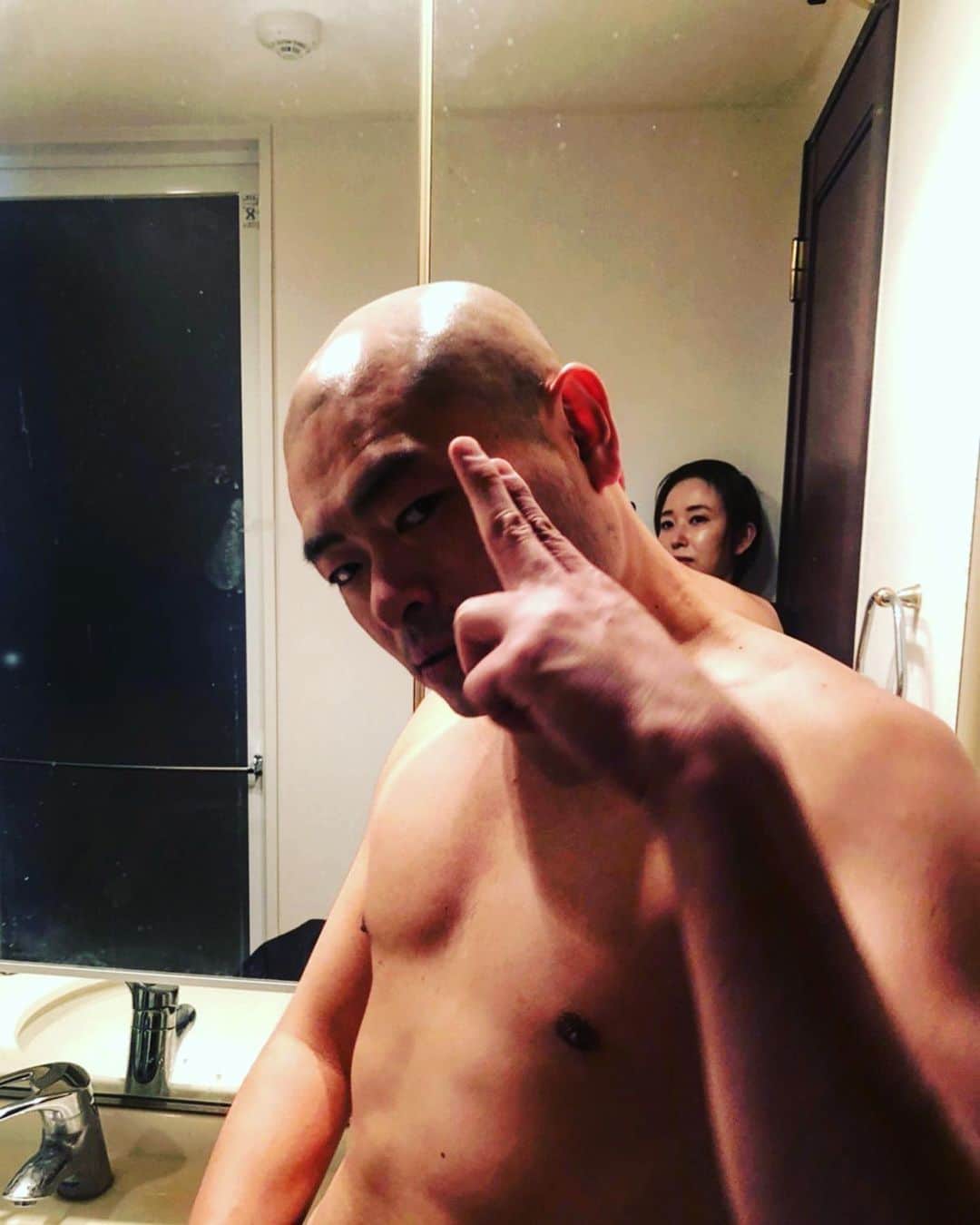 あばれる君のインスタグラム：「みんな。見て。ゆかちゃんが勝手に写真撮ってくるよ。」