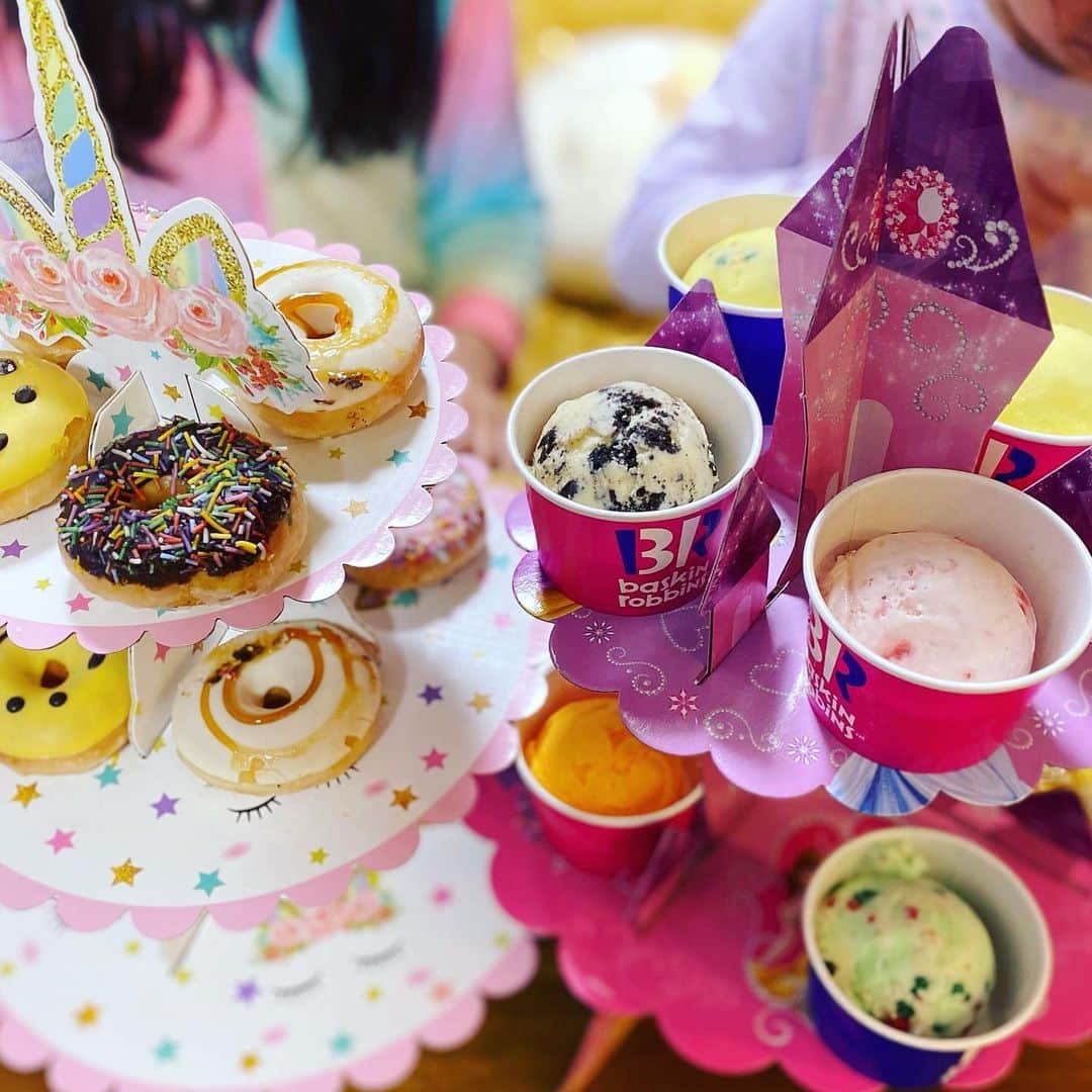 西山茉希さんのインスタグラム写真 - (西山茉希Instagram)「They don't like cakes. but they seem like this.  It's more ice cream than donuts.  #サーティーワンしか勝たん #使い方合ってるかな  甘味嫌いのアイス好きーズ。」4月10日 12時05分 - maki.nshiyama50