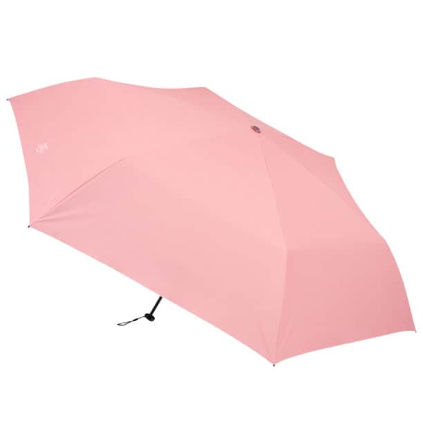 東急ハンズさんのインスタグラム写真 - (東急ハンズInstagram)「. これからの季節、 日傘としてもつかえる晴雨兼用傘があると便利ですよね⛱  そこで、1本あると重宝する折りたたみ傘をご紹介💁✨  携帯性が高く、雨の日もしっかり使える傘をお探しの方におすすめなのがこちら。  耐風性と軽さが人気の折りたたみ傘に、一級遮光がプラス！  一般的な日傘と比べて、 60cmと大判ながら重さは179gと軽いので、 日差しから身体をしっかりカバーしたい方はもちろん、 身体の大きい方にも◎👨  鞄に入れておけば突然の雨の時にも安心ですね👜☔  hands+（ハンズプラス） 超軽量一級遮光折りたたみ傘（60cm） 各4,730円（税込）〜  #ハンズでみっけ のハッシュタグをつけて投稿してください😊公式アカウント（@tokyuhandsinc ）でシェアさせていただく場合がございます。  #東急ハンズ #ハンズでみっけ #ハンズでゲット #ハンズ #tokyuhands #ヒントマガジン⁣ #ハンズプラス #ハンズオリジナル⁣ #日傘 #日傘女子 #日傘コーデ #折りたたみ傘 #折り畳み傘 #日よけ対策 #UVカット #UV対策 #紫外線対策 #紫外線対策グッズ #日焼け防止 #日焼け対策 #晴雨兼用傘 #晴雨兼用 #全天候対応 #梅雨対策 #日傘必須 #暑さ対策  ※一部店舗ではお取り扱いのない場合がございます。」4月10日 12時01分 - tokyuhandsinc