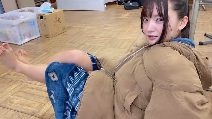 のインスタグラム：「極寒でストーブがお友達でした🤣笑   #西永彩奈3rd写真集イケナイコト#オフショット」