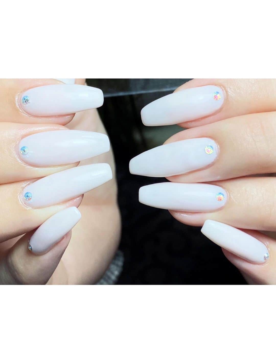神宮 若奈さんのインスタグラム写真 - (神宮 若奈Instagram)「🤍💗🤍💗🤍 #babypinknails #nails #new  #springnails #stonenails #simplenails #pinkroses」4月10日 14時42分 - jinguwakana