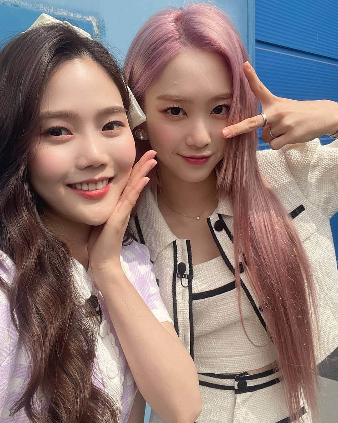 ジホのインスタグラム：「Oh My Girl - Instagram update 210410 - 오마이걸 ~ Jiho & Hyojung ~ 지호 (© Oh My Girl) . . Amazing beauties ❤️ . .  #jiho #kimjiho #hyojung #mimi #yooa #seunghee #binnie #arin #ohmygirl #omg #wment #miracle #지호 #김지호 #효정 #미미 #유아 #승희 #비니 #아린 #미라클 #오마이걸 de」