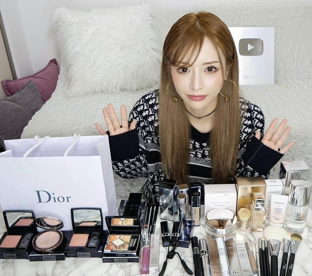 門りょうさんのインスタグラム写真 - (門りょうInstagram)「今日19じです🪄 #dior 縛り#門りょうチャンネル」4月10日 16時24分 - rio19891015