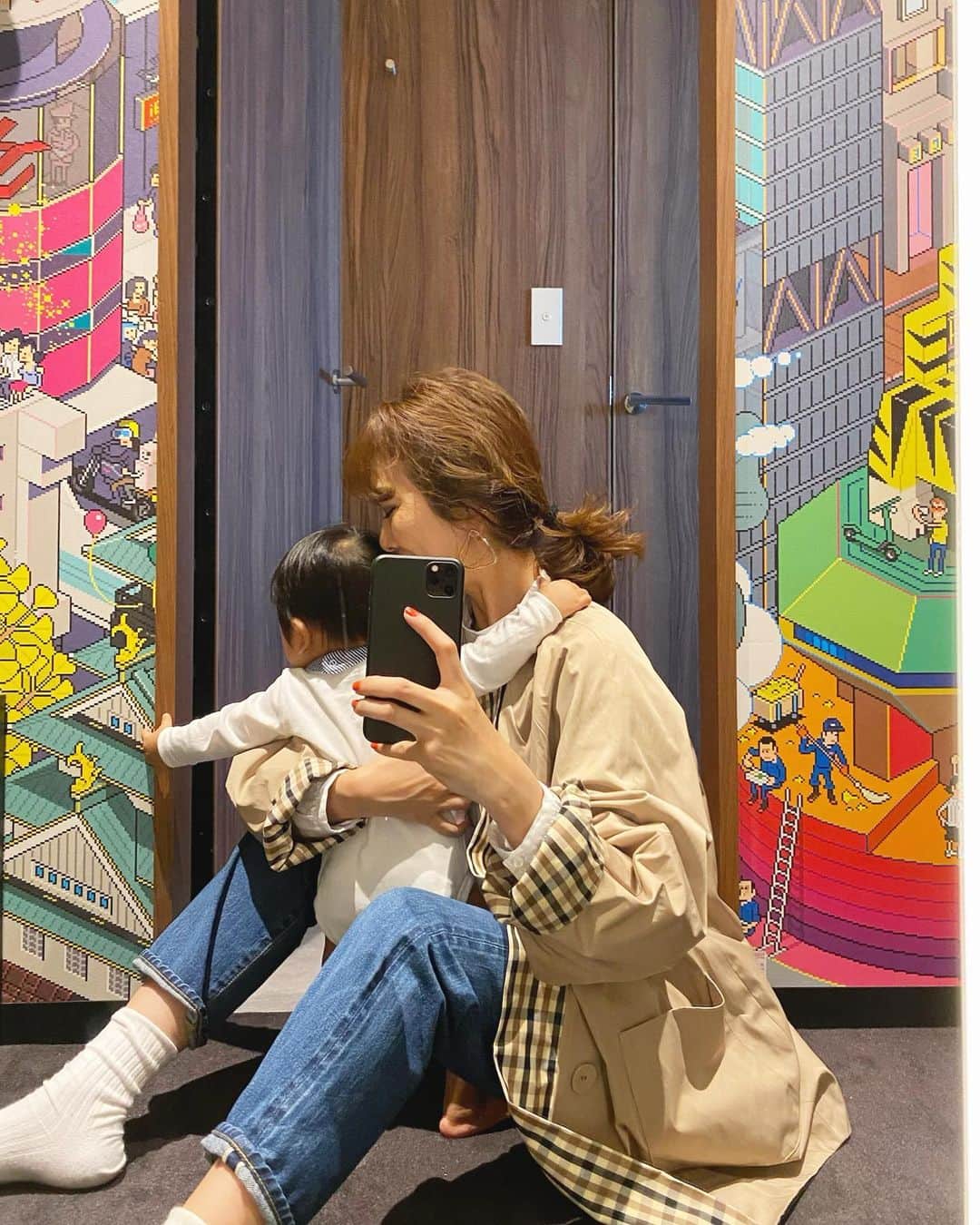 Mai Wakimizuのインスタグラム：「写真撮ってたら息子乱入♡届くのを心待ちにしていたRosy Monsterのトレンチコート！やっと着れた♡saorinが着ているのを見て一目散にオーダーしたもの♡ #wakkinstyle#rosymonster#ママコーデ #生後8ヶ月#男の子ベビー#男の子ママ#mamalife」