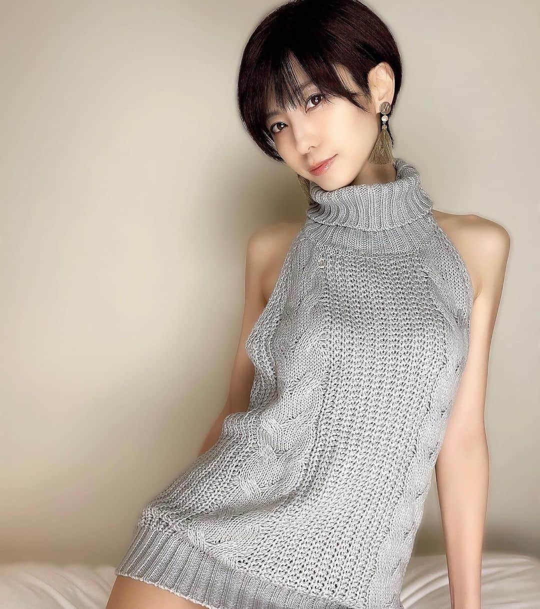 乃亜のインスタグラム：「❤︎ ・ ・ ・  #portrait #shotting #Japanesegir #followme  #インスタグラビア #グラビア #着衣グラビア  #セクシーショット #セーター #被写体 #AV女優 #セクシー女優 #痴女優 #痴女 #乃亜」
