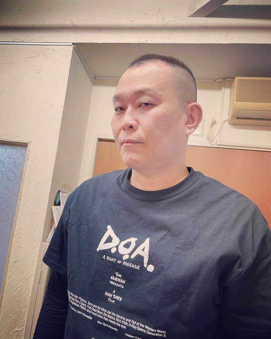 杉本知香さんのインスタグラム写真 - (杉本知香Instagram)「ほぼ楽屋😆  #中目黒美容室#ドライヤー2秒  #千原せいじ#千原兄弟#チハラトーク #アンバランス山本#アンバランス#山本栄治  #けんじる#パンツ食い込み#食い込MEN #粟生隆寛#帝拳ジム  元#WBC世界スーパーフェザー級王者 元#WBC世界フェザー級王者」4月10日 18時11分 - sugimotoc