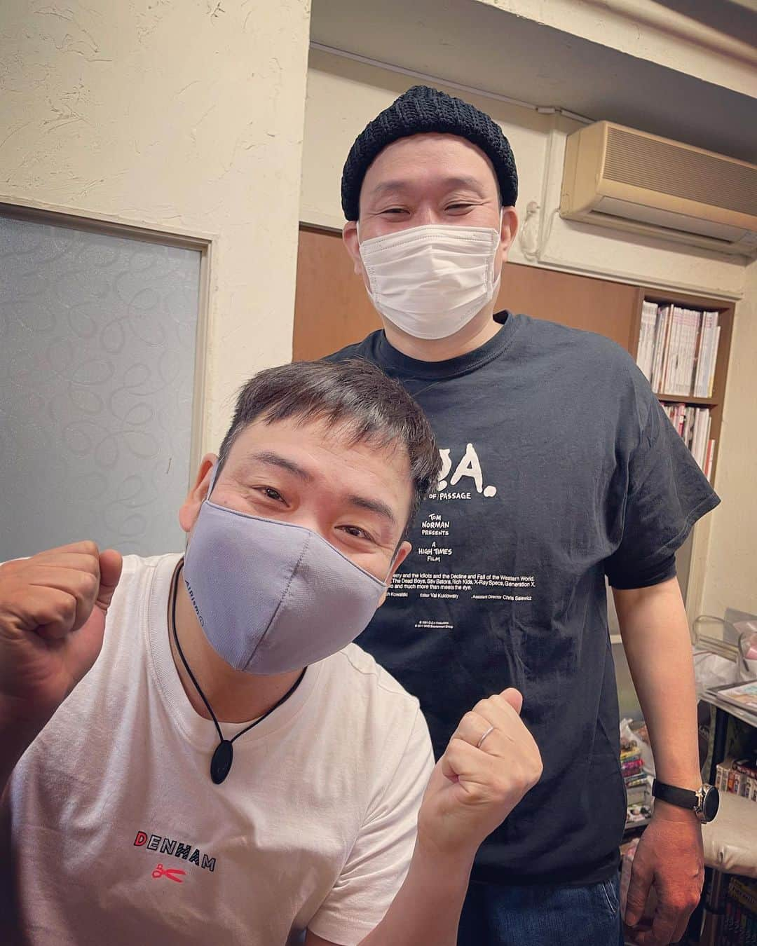 杉本知香さんのインスタグラム写真 - (杉本知香Instagram)「ほぼ楽屋😆  #中目黒美容室#ドライヤー2秒  #千原せいじ#千原兄弟#チハラトーク #アンバランス山本#アンバランス#山本栄治  #けんじる#パンツ食い込み#食い込MEN #粟生隆寛#帝拳ジム  元#WBC世界スーパーフェザー級王者 元#WBC世界フェザー級王者」4月10日 18時11分 - sugimotoc