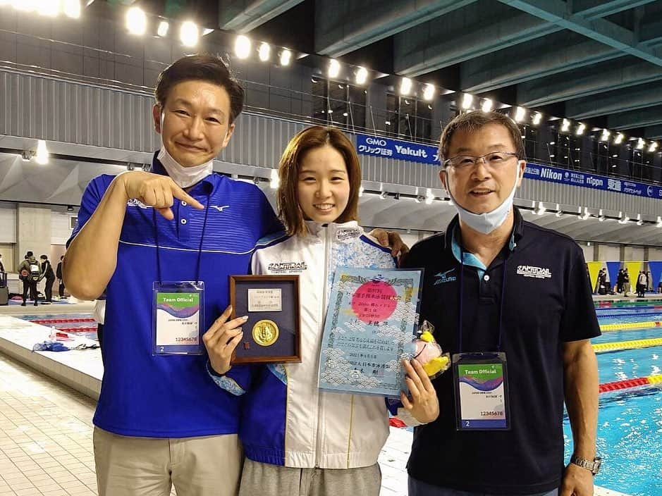 寺村美穂さんのインスタグラム写真 - (寺村美穂Instagram)「#20210406   日本選手権(オリンピック選考会)がおわりました。 200m個人メドレー優勝🥇で 東京五輪代表内定することができました。 2016年リオ五輪に続いて2大会連続、 素直にとてもうれしいです☺️  周りの人たちからのたくさんのあたたかいメッセージ。どんなに気持ちが苦しくなっても、練習が苦しくても、乗り越えられたのは周りの人や環境に恵まれてるからだと心から思います。本当に心も身体もギリギリの中で必死に乗り越えてきた日々。やってきたことが間違ってなかったと証明できてよかったです。  たくさんの応援ありがとうございました😊🙏🏼  東京五輪で悔いないレースができるように これから頑張っていきたいと思います🇯🇵  #盾逆　笑　#japanswim2021」4月10日 18時29分 - teramipooo