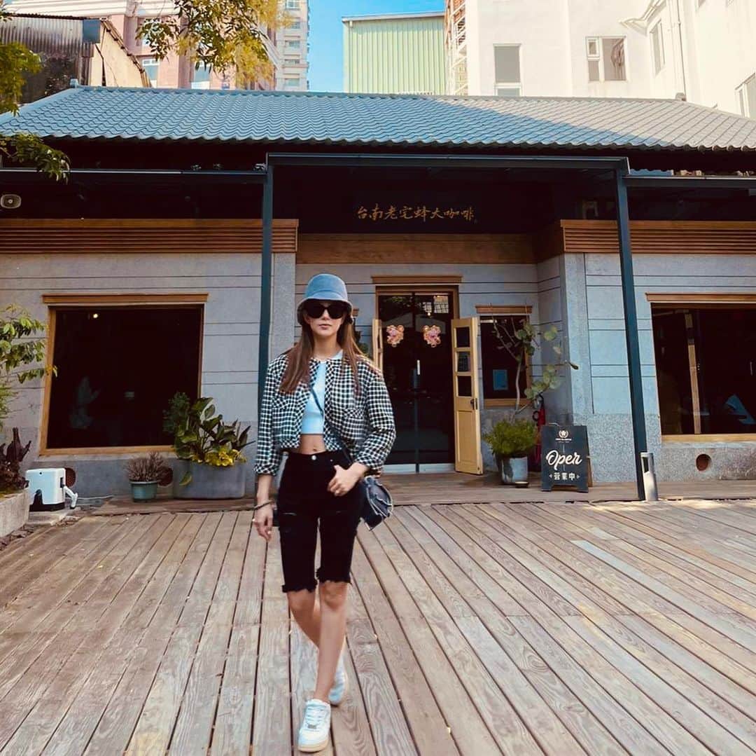 ハンナ・クインリヴァンのインスタグラム：「Tainan 😋  #jendes舊款配新款 @jendesstudio」