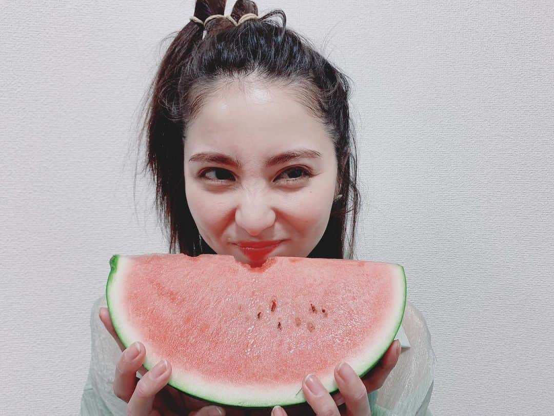 石川恋さんのインスタグラム写真 - (石川恋Instagram)「友達がお裾分けしてくれたスイカ🍉💚 甘くてとっても美味しかった🥰」4月10日 18時32分 - ren_ishikawa