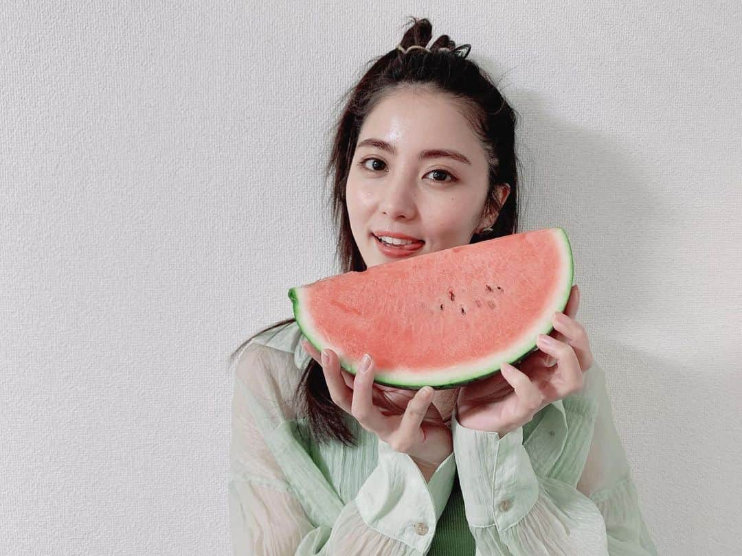 石川恋さんのインスタグラム写真 - (石川恋Instagram)「友達がお裾分けしてくれたスイカ🍉💚 甘くてとっても美味しかった🥰」4月10日 18時32分 - ren_ishikawa