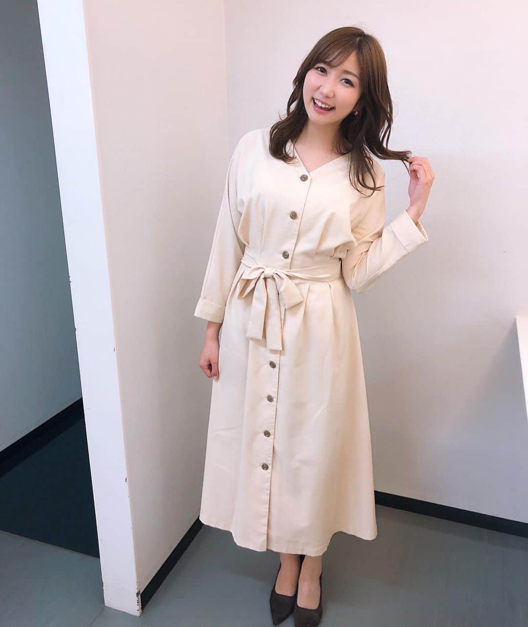 山﨑加奈さんのインスタグラム写真 - (山﨑加奈Instagram)「・ みなスポ衣装🍀 👗: air closet  クリームイエローの春ワンピ🌷 ヘアセットは巻き下ろしにしてもらいました💕 ピアスは、3coinsの！ アクセサリーって意外と値段わからないのよね☺️  今日はジュビロ勝ってよかった🥳 また来週もみなスポよろしくお願いします🌟 ・ #静岡放送 #みなスポ #女子アナコーデ #エアクロ  #aircloset  #女子アナヘア #sbsアナウンサー  #山﨑加奈」4月10日 18時35分 - kana_yamazaki_sbs