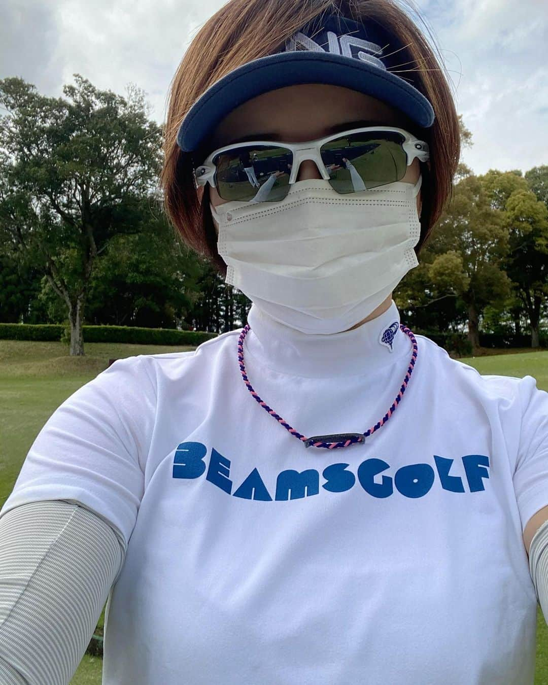 勝又優美さんのインスタグラム写真 - (勝又優美Instagram)「PINGファミリー⛳️お友達の😆 元全日本バレーエース✨山本隆弘さんからご紹介頂きましたコレ！リカバリーテープ！ 私は足首が弱く、先日も軽い捻挫をしたので早速お世話になってる緒方さんに巻いてもらいました🤗 何か温かい気がする？？😆 色々すごいのが入ってるらしい😆  ネックレス☺️も可愛いです。 ↓ https://axf-axisfirm.com/  #アクセフ  #axf  #ゴルフ #山本隆弘 #勝又優美  #pinggolf  #トレーニング#コンディショニング #ゴルフ男子 #ゴルフ女子 #golf #golfstagram   @yamamototakahiro5  @masaru_ogata1979  @yumi.katsumata」4月10日 21時23分 - yumi.katsumata