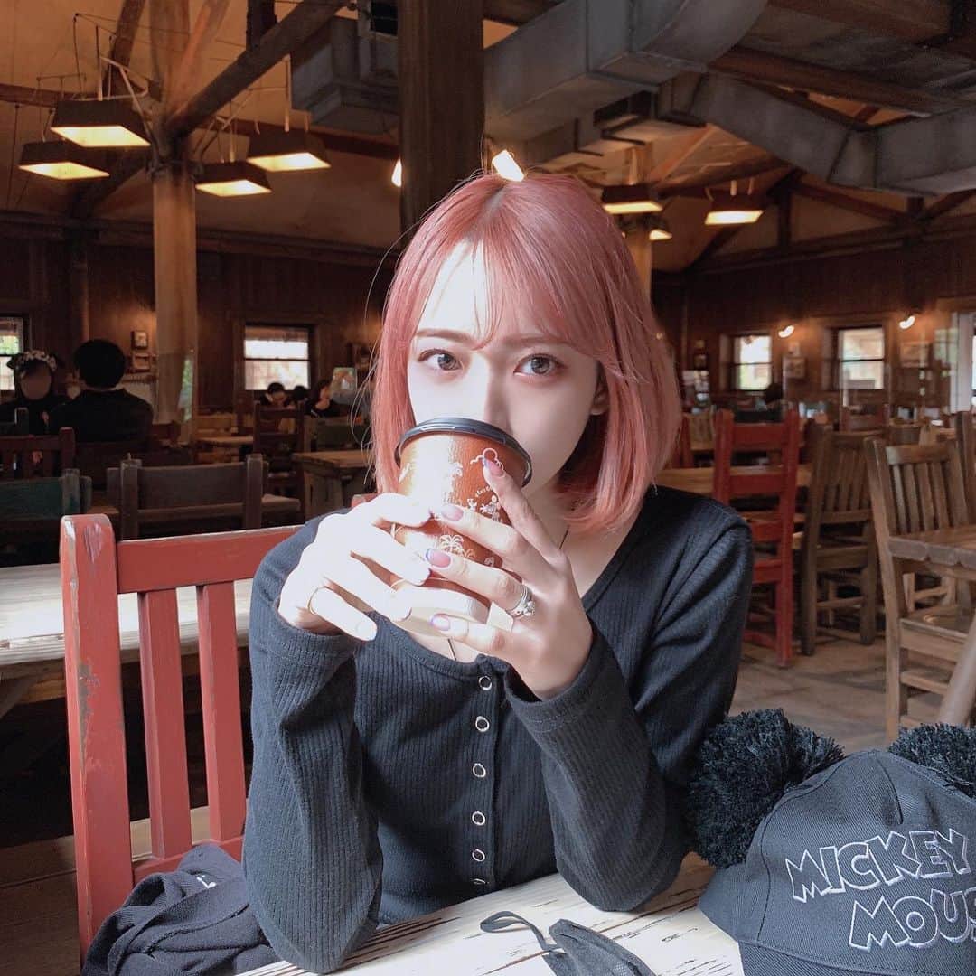 寺本月夜のインスタグラム：「살찐거 같음..몸무게 변화는 없는데.. . #ㅜㅜ #셀피」