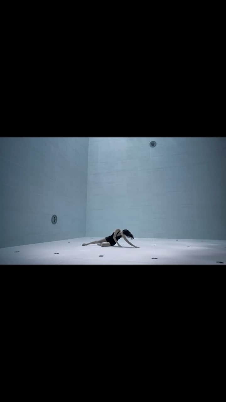 エヴァ・グリーンのインスタグラム：「This beautiful short film named “AMA” which means in Japanese “woman of the sea“ is devoted to all the women in the world 🐳.」