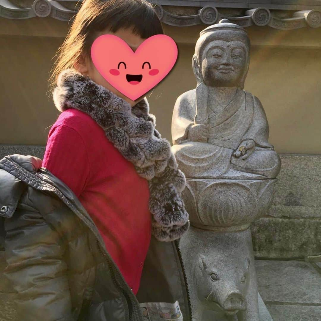 三浦瑠麗さんのインスタグラム写真 - (三浦瑠麗Instagram)「東山の摩利支天の触れ仏。 ちいさい頃から京都に行くたびに撮っていたらこんな感じに。 おおきくなったね。」4月10日 22時26分 - lullymiura