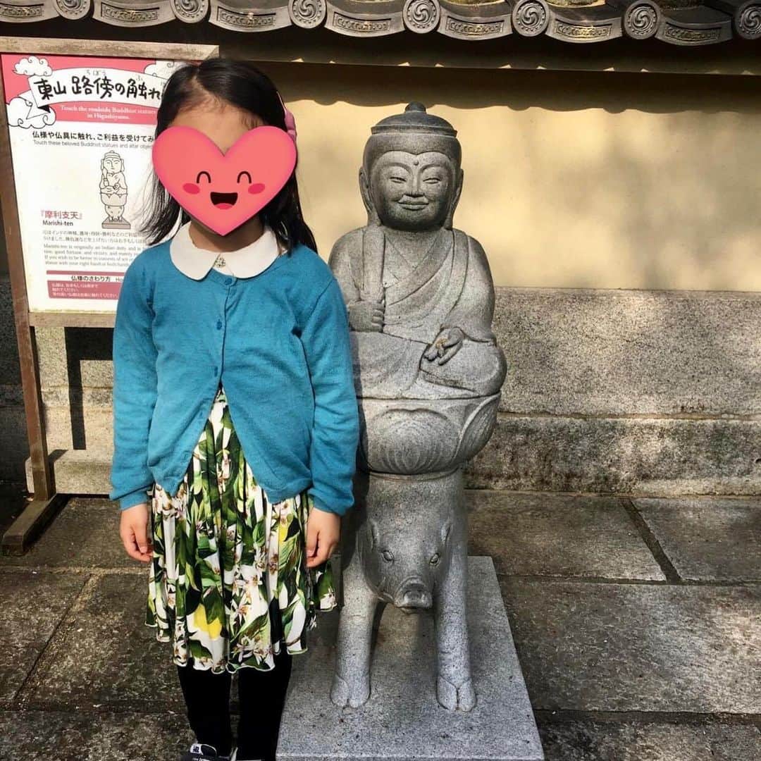 三浦瑠麗さんのインスタグラム写真 - (三浦瑠麗Instagram)「東山の摩利支天の触れ仏。 ちいさい頃から京都に行くたびに撮っていたらこんな感じに。 おおきくなったね。」4月10日 22時26分 - lullymiura