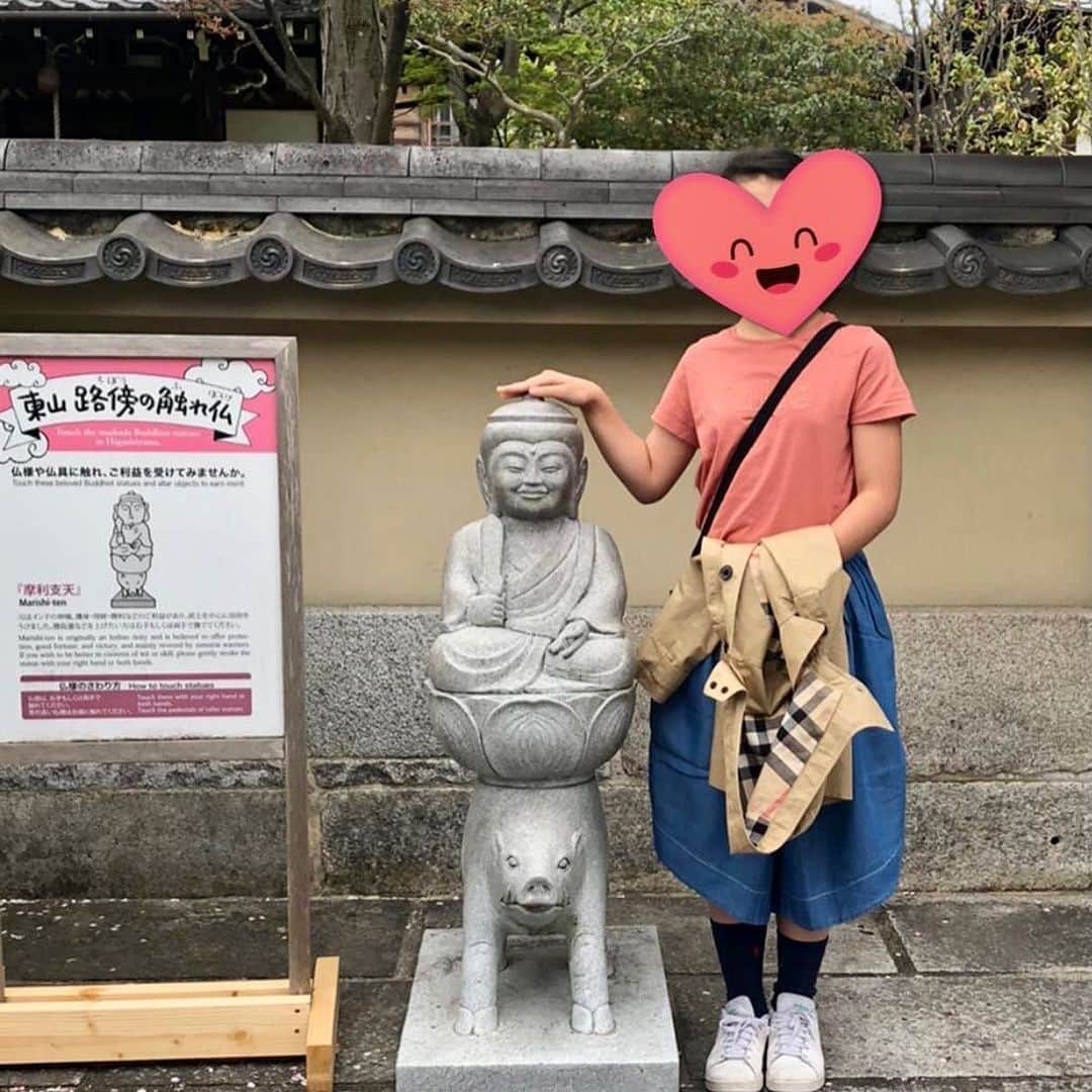 三浦瑠麗さんのインスタグラム写真 - (三浦瑠麗Instagram)「東山の摩利支天の触れ仏。 ちいさい頃から京都に行くたびに撮っていたらこんな感じに。 おおきくなったね。」4月10日 22時26分 - lullymiura