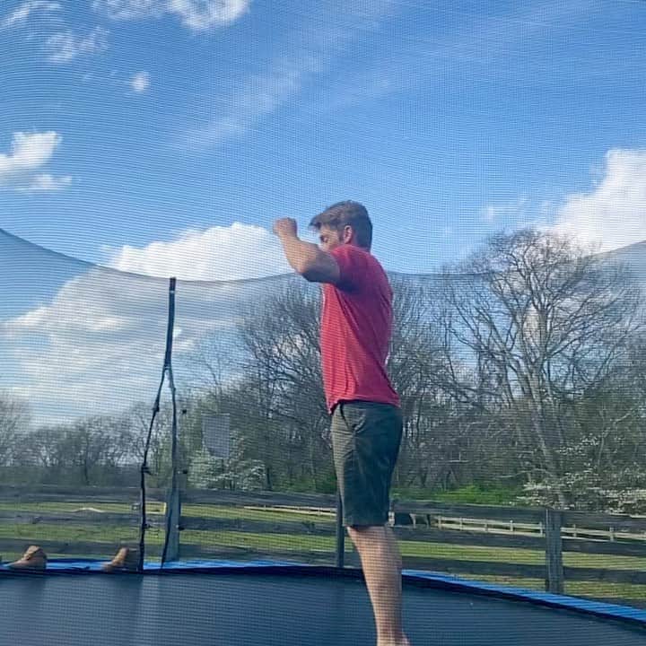 マイク・ヴォーゲルのインスタグラム：「They forgot that daddy used to skate...... I didn’t say I’d be able to move in the morning, but it was worth it.  #grind #fruitbooter #thisis41 #kidsstillgotit」