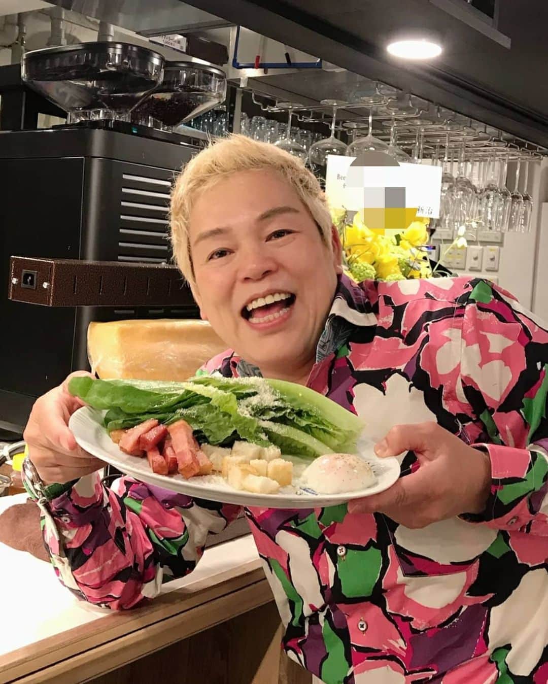 神取忍さんのインスタグラム写真 - (神取忍Instagram)「お世話になっている会社がお店を オープンしました(^^) この時期にお店をオープンする 心意気が内装も味にも滲み出てました!!! 美味しかったなぁ(^^) 神保町駅から1分でーす!!!! Beer Bar & Cafe Terrace 『ALE』 〒101-0051 東京都千代田区神田神保町 1-9 小林ビル2/3F #ALE #神保町駅 #神取屋 #https://llpwx.official.ec #神取の道カンドリーロード #神取テレビ #神取忍」4月10日 23時13分 - shinobukandori