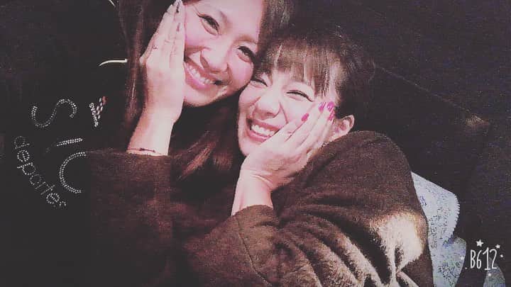 丸山桂里奈さんのインスタグラム写真 - (丸山桂里奈Instagram)「おやすみ前に。 みかとの、懐かし写真🙏 若かったな、あの頃は❣️  今もずっと仲良しでいれて、嬉しい😗🙏今は離れてるけど、いつも幸せでいてと願う存在です🐰❤️  #三船美佳ちゃん #みか #ためーず #同じ時代を生きている #太陽の子供　 #元気玉 #若かったなあの頃 #みか変わらない #私は変わった #今や前髪オンザ #昔はセンター分け #大阪時代 #品川でも遊んだ #ボーリング行ったよね #うける #昔の写真整理 #いっぱいある #またの機会にだします #いい意味で　 #インスタバエ」4月10日 23時25分 - karinamaruyama