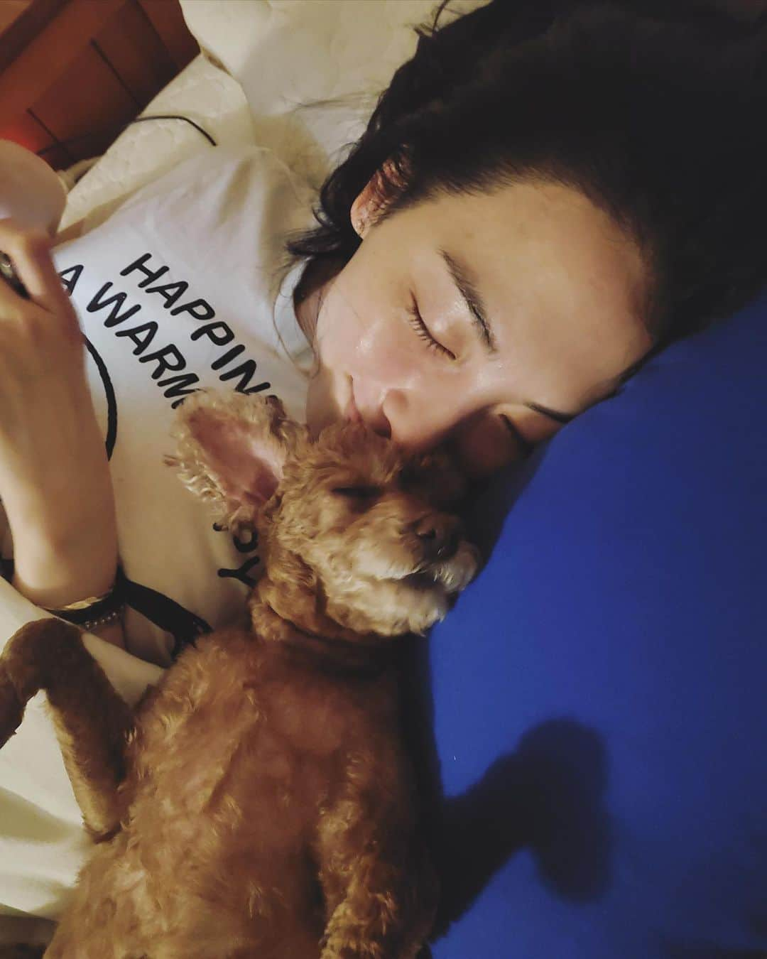 知英さんのインスタグラム写真 - (知英Instagram)「HAPPINESS IS A WARM PUPPY🐶🤎💤」4月10日 23時40分 - kkangjji_