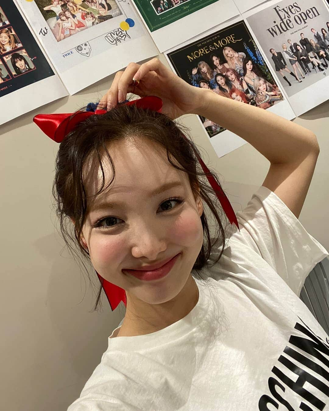 TWICEさんのインスタグラム写真 - (TWICEInstagram)「i love u 2000 ❤️사진 이상한가 모르겠당 기분 좋아!!!!!🍓🍓🍒🍒🍅🍅🍎🍎🍉🍉❤️❤️❤️❤️❤️」4月11日 0時05分 - twicetagram