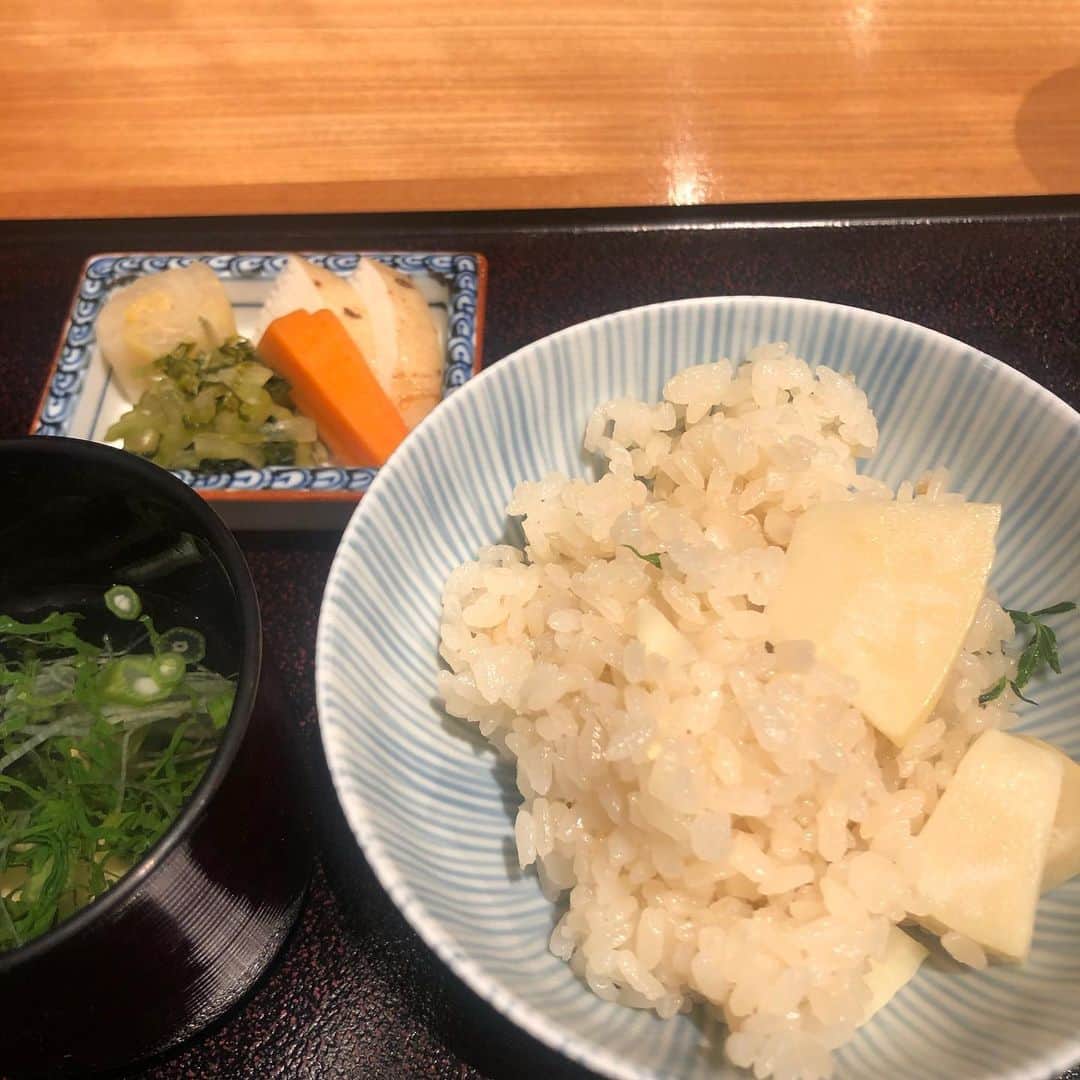 ヨネスケさんのインスタグラム写真 - (ヨネスケInstagram)「南麻布にある会席料理「分とく山」。野崎洋光総料理長と。 とにかく素材を活かした料理は品が良く美味しい。 #分とく山 #南麻布 #会席料理 #野崎洋光 #料理長」4月11日 0時26分 - yonesuke5656