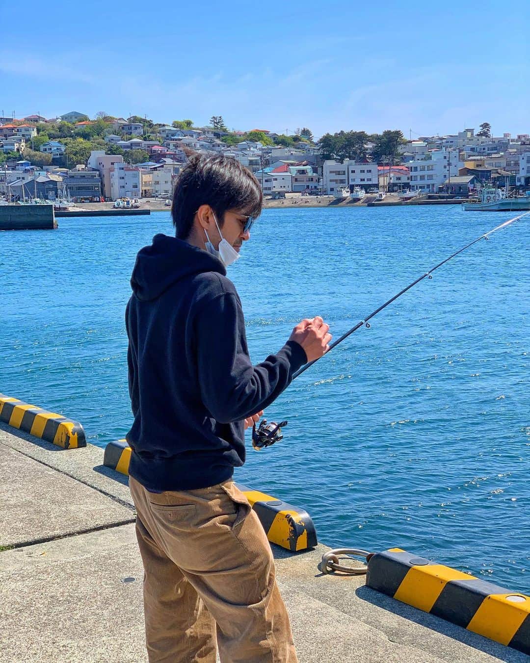 斉藤祥太のインスタグラム：「おはよう☀ アタリなし。 釣れたのは指と地球とワカメ😂 心休まる休日を🧡 #日曜日 #釣りあるある #happysunday  #斉藤祥太」