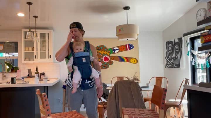 エリック・クリスチャン・オルセンのインスタグラム：「Workouts with Winter. #letsgo #dadlife」