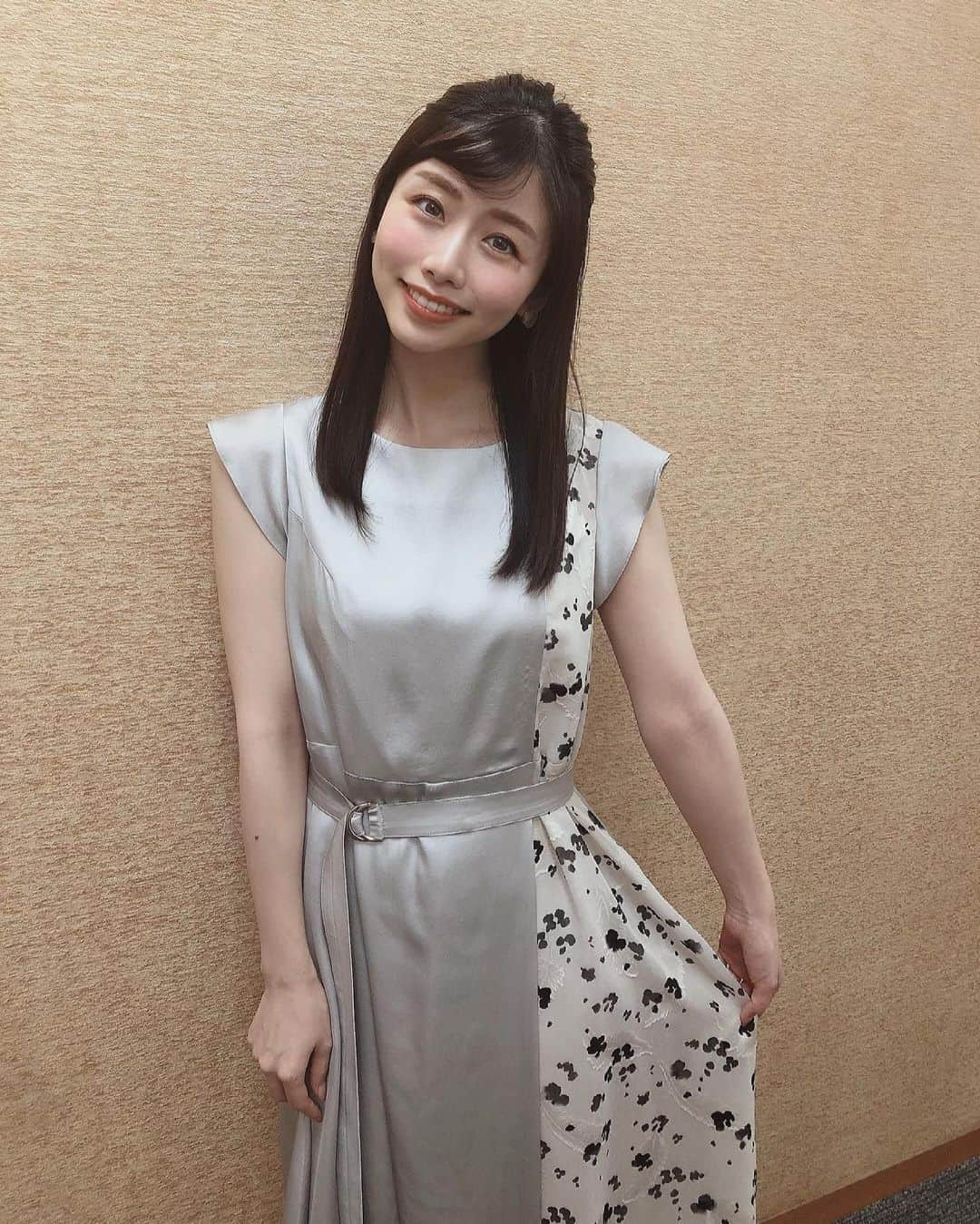 伊藤京子さんのインスタグラム写真 - (伊藤京子Instagram)「. お天気良くて気持ちの良い週末ですね〜☺️🌷 ただスーパーへとことこ歩いて行くのもなんだか楽しかったな🌱 この日の中継衣装は#oribychouori のもの✨ 暖かくなってきて衣装も半袖です♪ . #中継#生放送#フリーアナウンサー#キャスター#セントフォース#伊藤京子#衣装#ワンピース」4月11日 15時15分 - kyoko_ito1128