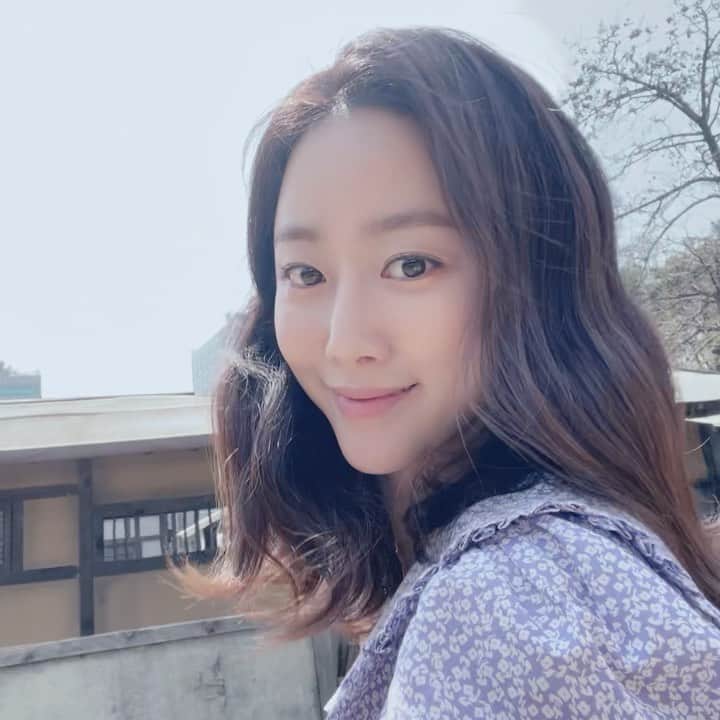 チョン・ヘビンのインスタグラム：「날씨가 참 좋네요^^ #봄방사수」
