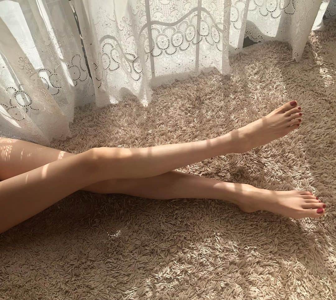 彦坂桜さんのインスタグラム写真 - (彦坂桜Instagram)「肌ケアは窓際で🧴🧸 肌のコンディションを見るときは自然光が一番。」4月11日 13時50分 - sakura10h
