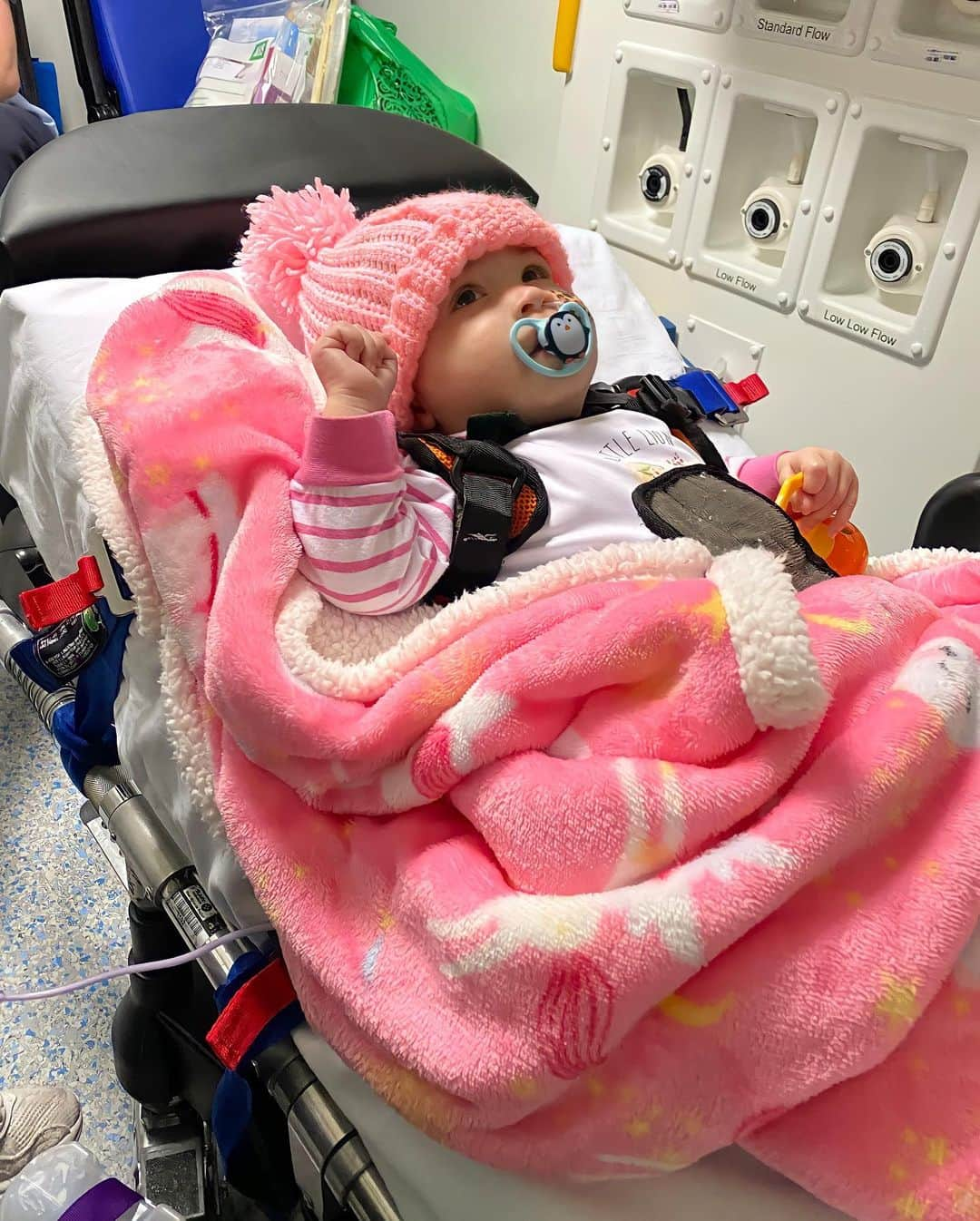 アシュリー・ケインさんのインスタグラム写真 - (アシュリー・ケインInstagram)「Yesterday Azaylia returned home from hospital like the fearless little lioness that she is. 🦁✊🏾  Today is her 8th month birthday! Happy 8 months baby! I honestly thought @therock was my hero until I spent the last 8 months with you. You taught me how to be strong when I needed strength, you taught me how to smile when I am feeling sad, you taught me how to cherish every single moment - as these moments are all we have. You’ve been tenacious, fearless, courageous, positive, happy and loving through times which I thought would make it impossible! 🥲  You’ve given me the best 8 months of my life through the toughest of times. MY HERO 🙌🏾 I LOVE YOU ❤️」4月11日 7時15分 - mrashleycain