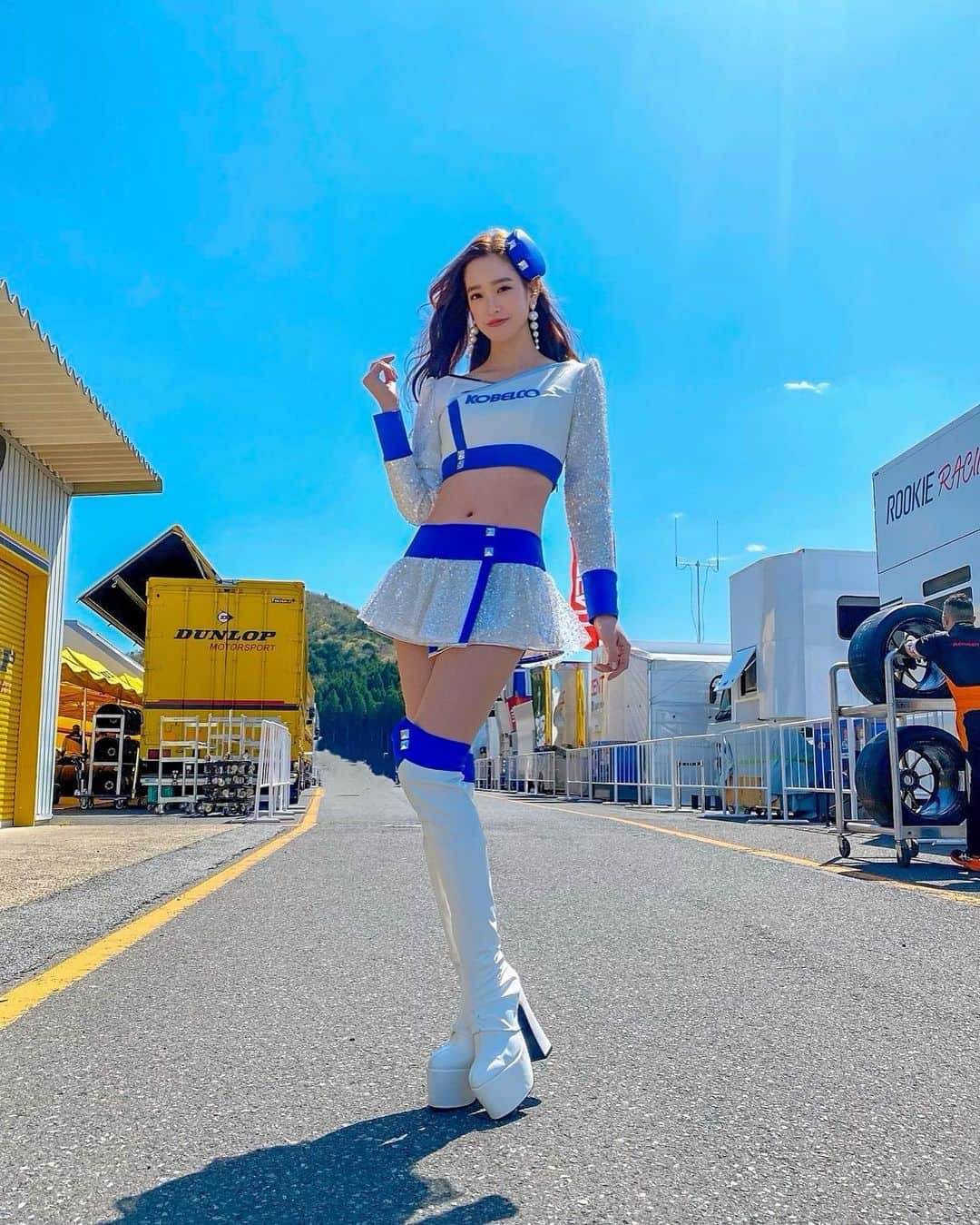 太田麻美のインスタグラム：「おはよう🌞 SUPER GT岡山開幕戦 決勝日です✨ 39号車 DENSO KOBELCO SARD GR Supraは、4番手スタート！ 本日もTGR TEAM SARDへ熱いを応援を宜しくお願いします💙❤️🤍  #supergt #supergt2021 #racequeen #rq #sard #kobelco#kobelcogirls #レースクイーン #コベルコガールズ #コスチューム #サーキット #岡山国際サーキット」