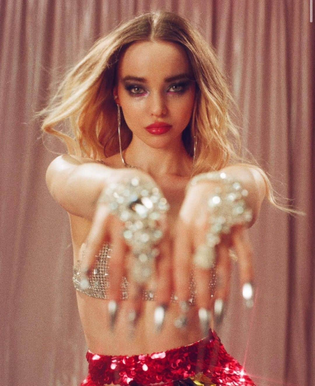 ダヴ・キャメロンさんのインスタグラム写真 - (ダヴ・キャメロンInstagram)「i love you forever. my heart is so full these days . thank you thank you thank you #LAZYBABY 👼🏼✨💋🔪🧚🏻‍♀️」4月11日 7時21分 - dovecameron