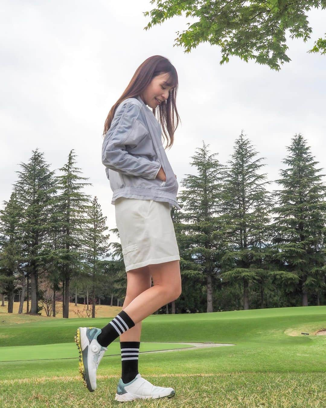 高沢奈苗さんのインスタグラム写真 - (高沢奈苗Instagram)「. 全身 @adidasgolf 💙 この風除け薄手のアウターなんでも合わせやすくてお気に入り☺︎ . 中はノースリーブのワンピース👗 . ショート丈のソックスはあまり履いた事なかったけど、このコーデにはこのくらいの長さがバランスよかった😇🤍 . . . #golf #adidasgolf #gamechanger #ゴルフ #ゴルフ女子 #アディダスゴルフ #ゲームチェンジャー #ゴルフコーデ #春ゴルフスタイル」4月11日 8時34分 - nanaetakasawa