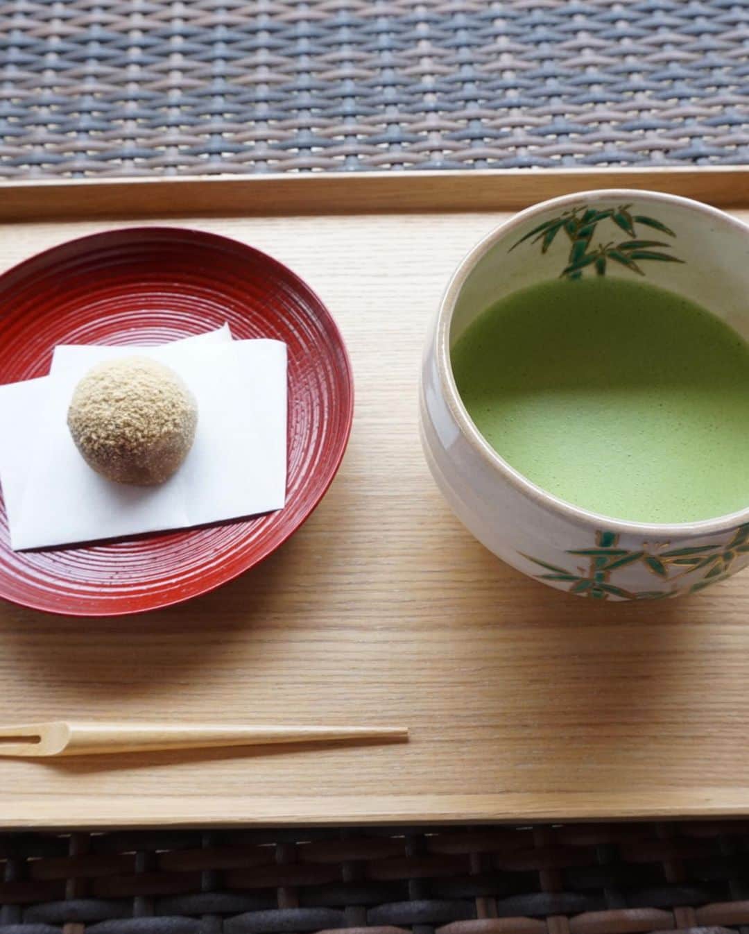 林香里さんのインスタグラム写真 - (林香里Instagram)「・ ・ 日本茶鑑定士最高位が厳選した日本茶と 素材にこだわった甘味が楽しめる猪名野茶房へ🍵🍡 中庭を眺められるテラス席で、お外が気持ちいい 気候の中で大好きな和菓子とお茶を 楽しめるなんて最高でした😚 まさに、ほっこり👵🏻♡♡♡  ちょこちょこ可愛いお店や隠れ家時カフェが 出来ていてぶらり歩きながら散策するのも 楽しかったな🌈  #有馬温泉#onsen#throwback #♨️」4月11日 9時08分 - kaori_hayashi1203