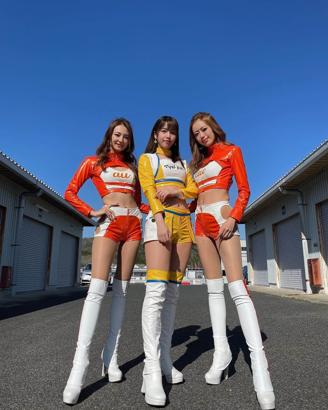 近藤みやびさんのインスタグラム写真 - (近藤みやびInstagram)「36号車レースクイーン🏁  写真でピットウォーク📷  #supergt #toms #tomsracing #岡山 #岡山国際サーキット #au #auサーキットクイーン #マツモトキヨシレースクイーン #レースクイーン #モータースポーツ」4月11日 9時42分 - miyabiiiii_kondooooo