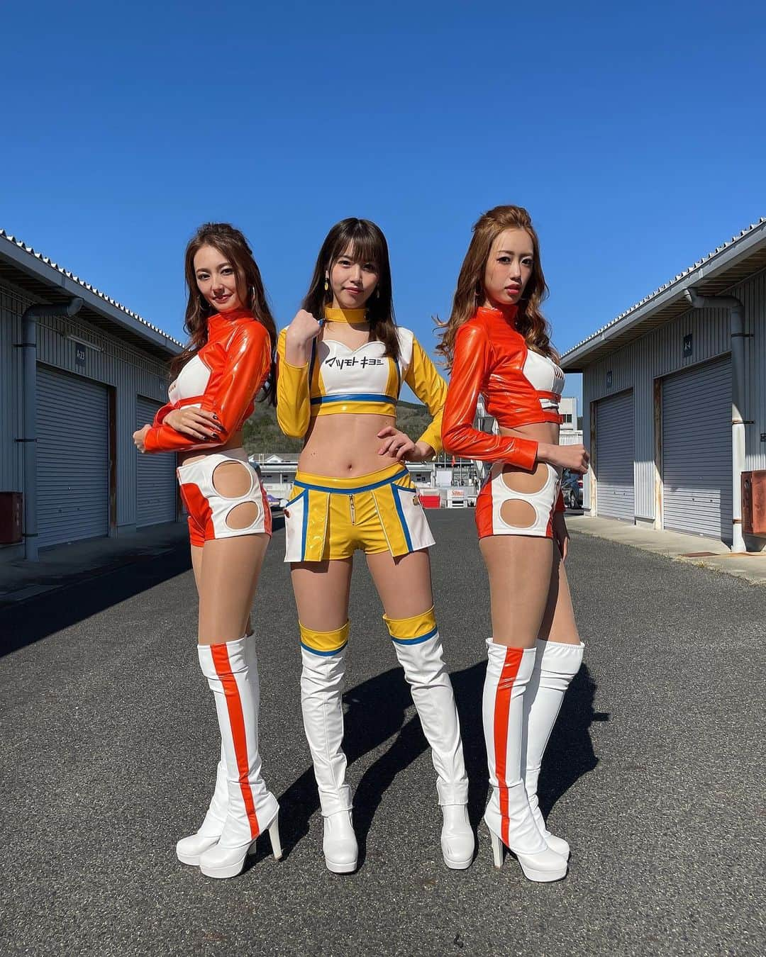 近藤みやびさんのインスタグラム写真 - (近藤みやびInstagram)「36号車レースクイーン🏁  写真でピットウォーク📷  #supergt #toms #tomsracing #岡山 #岡山国際サーキット #au #auサーキットクイーン #マツモトキヨシレースクイーン #レースクイーン #モータースポーツ」4月11日 9時42分 - miyabiiiii_kondooooo