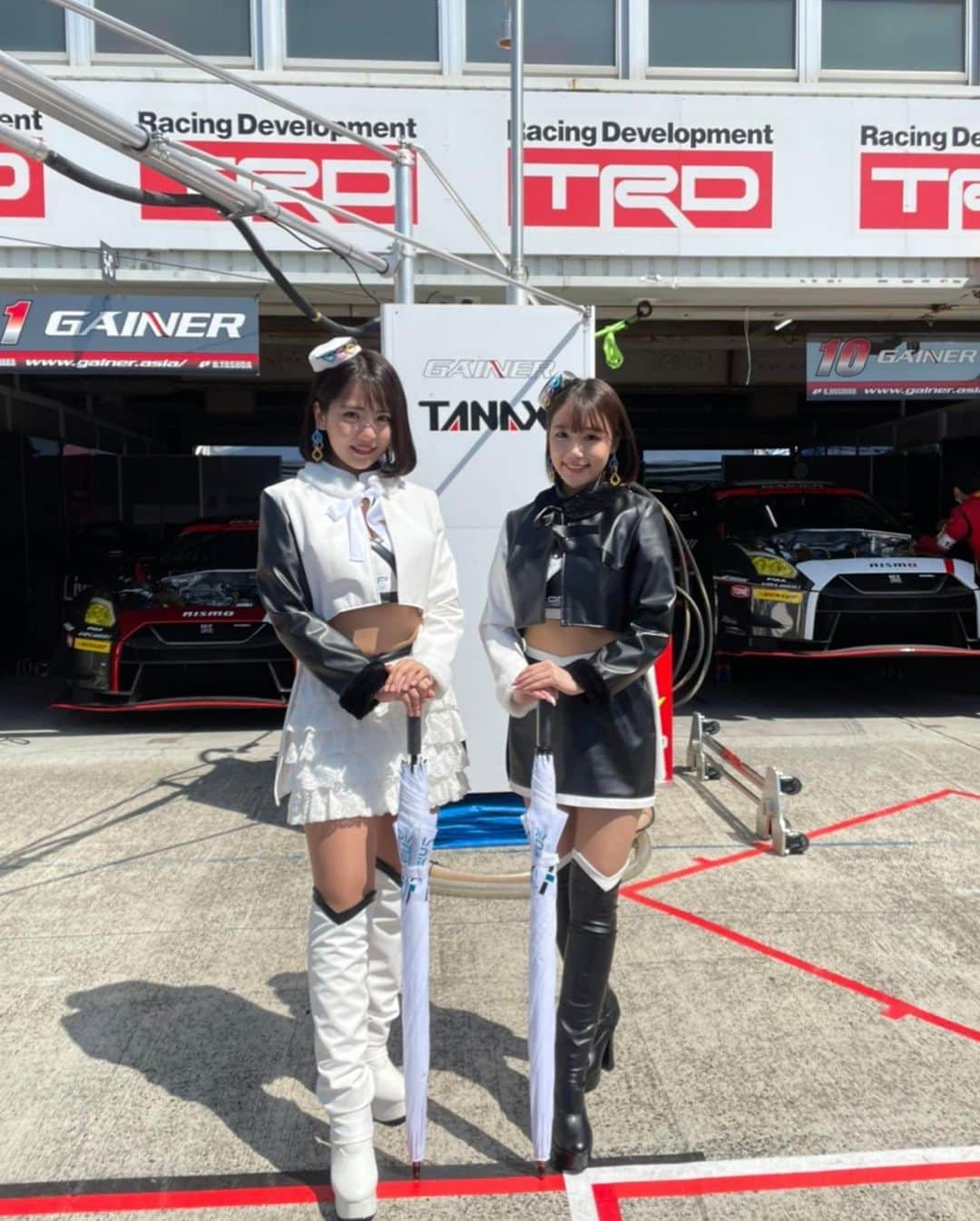 佐々木萌香さんのインスタグラム写真 - (佐々木萌香Instagram)「SUPER GT  GAINER の0P"TonerS"です 相方のさらちゃんと今年1年頑張ります🥰💭🤍🖤  #SUPERGT #GAINER #0P #TonerS #アクセル有限会社 #アンバサダー」4月11日 10時28分 - moeka_sasaki