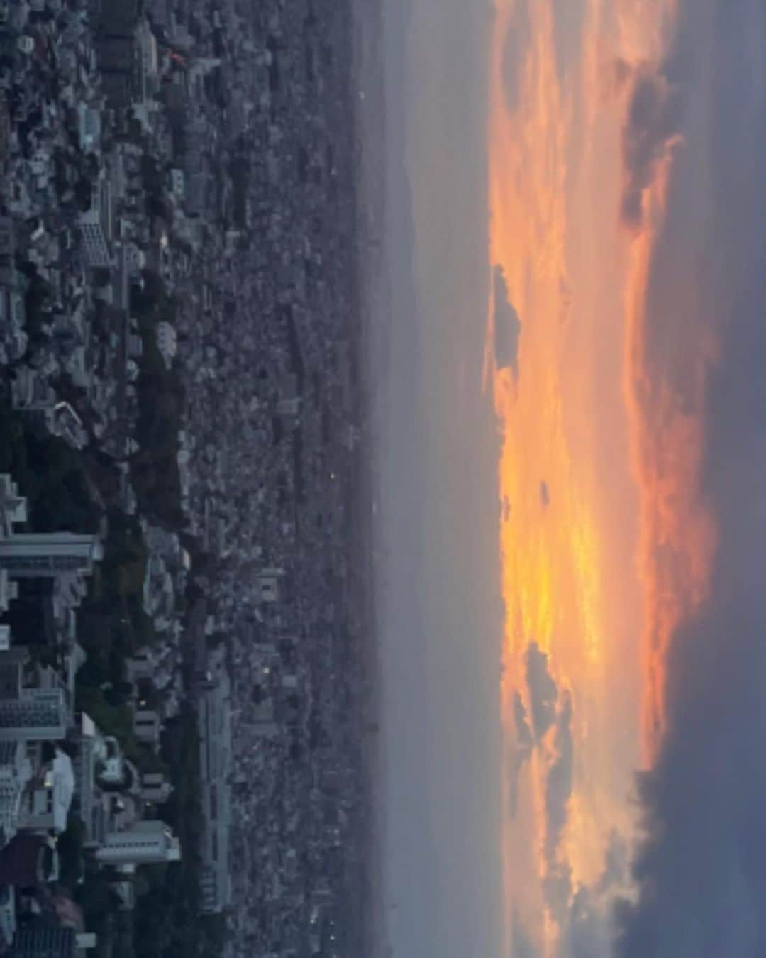 池田莉子のインスタグラム：「うっとり🤍  今日は、 @organiclifetokyo  春の腸活YOGA♪です。皆さんとオンラインでヨガと お茶会出来るのを楽しみにしています！！  #sky #sunset #tokyo」