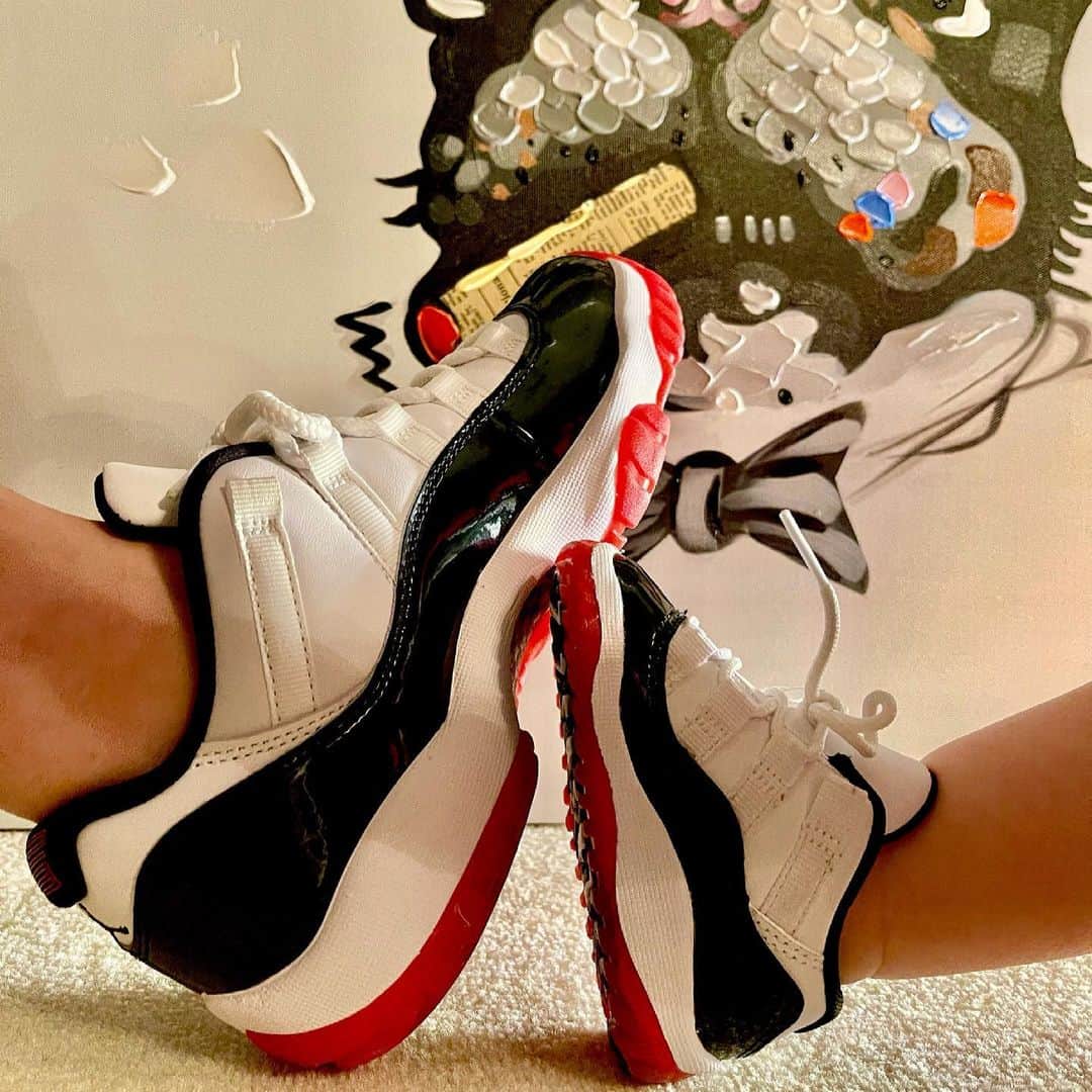 のインスタグラム：「Sunday mood...👣🐾」