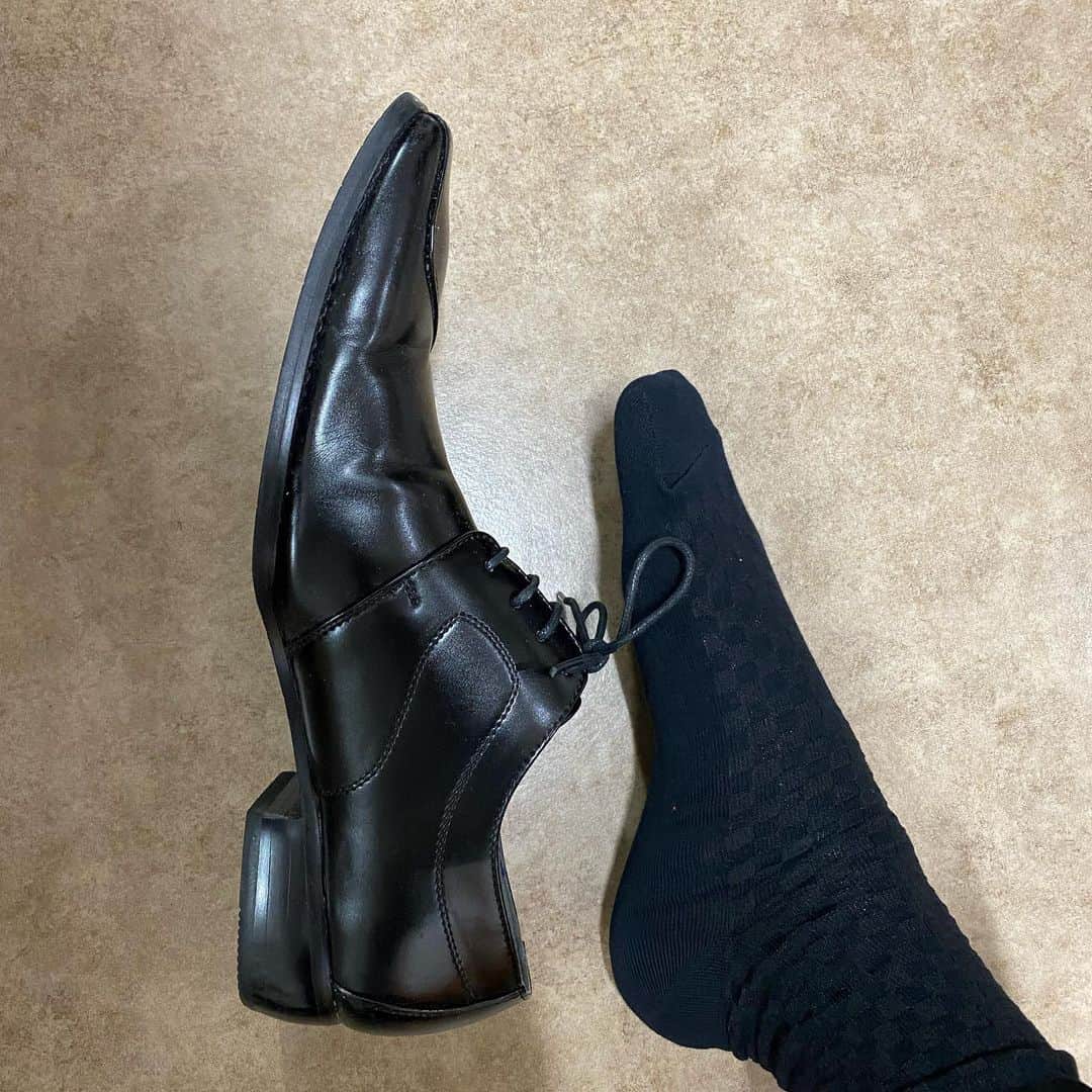 濱家隆一さんのインスタグラム写真 - (濱家隆一Instagram)「昨日の上方漫才大賞の時に用意して頂いた靴です。 皆さん、僕デカいですけど常識の範囲内ですので。 僕のデカさが一人歩きしてます。」4月11日 13時15分 - hamaitachi