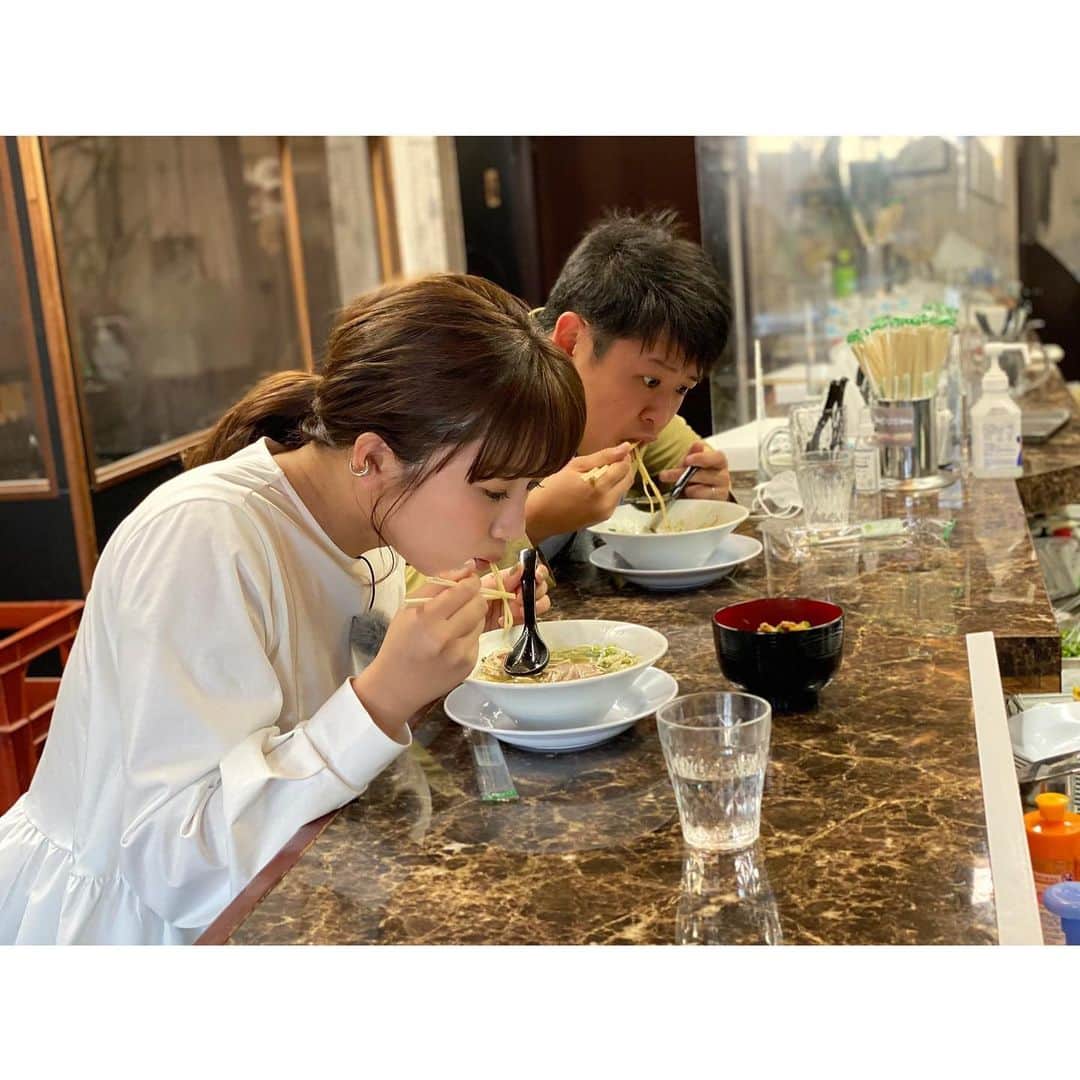 川村茉由さんのインスタグラム写真 - (川村茉由Instagram)「今日はKATCHのまちなま生放送🎵  (正式タイトル【「KATCHまち自慢」 あなたのまちのどこかの場所で、 1日3回生中継をしちゃう番組。】)長っっ  刈谷市の松栄町、末広町から 1日3回生中継でした🎤  お邪魔させて頂いたのは… ①知覧 東刈谷分店 ②お菓子工房 スウィーツガーデン ③自家製麺 ら〜めんかり屋  どこもおいしかったなぁ😋❤️  まちなまチームは いつも和気あいあい🥰 毎回楽しい現場の雰囲気が きっと画面越しでも 伝わっているはず…‼︎😊  旦那様になられた酒井くんも より面白さが進化されて…😎👏笑 @sakainaoto1103   今日も楽しかったな〜！ 見てくれたKATCHエリアの皆さん、 ありがとうございました💕  #katch #まちなま #刈谷市 #知覧 #スイーツガーデン #かり屋 #地鶏 #スイーツ #ケーキ #ラーメン」4月11日 23時16分 - mayupi_k