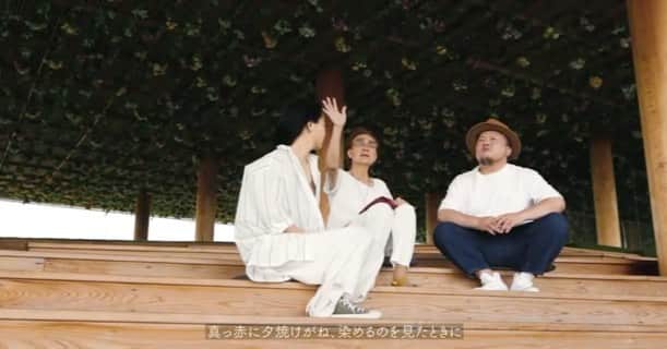 のインスタグラム：「夕焼けは好きですか？ 僕は好きですし、今日の広島の夕焼けは美しかったです  戦争を経験された方にとっての夕焼けは あの日、街を人を燃やした炎が 空を染めた記憶  僕たちは 先輩たちが想像を絶する悲しみから這いあがり描いた景色の中を生きている  一人一人が手を取り 生きよう！今を生きよう」
