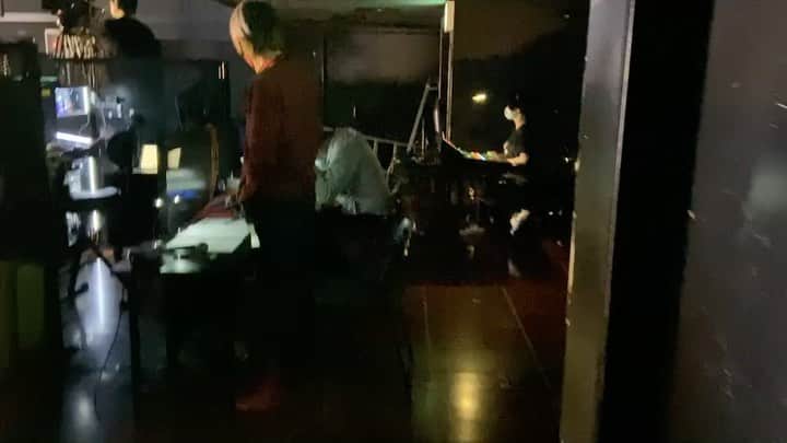 のインスタグラム：「会場リハの、例の係に向かう籠島さんと、それを見送るじぇっとさん。 #AMN20th」