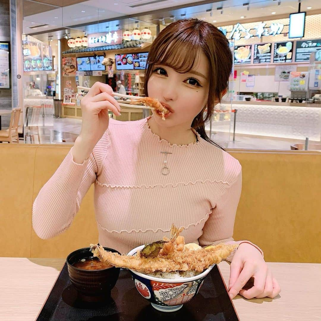 明日花レイナさんのインスタグラム写真 - (明日花レイナInstagram)「ららぽーとぶらぶら❤︎ ボリューム満点の天丼美味しすぎた😻💕  #金子半之助 #名古屋天丼 #ららぽーと名古屋みなとアクルス #名古屋天ぷら #名古屋和食 #トリドリベース」4月11日 16時09分 - reina_asuka